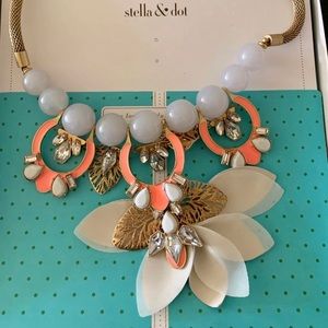 Stella & Dot Riviera Statement Necklace